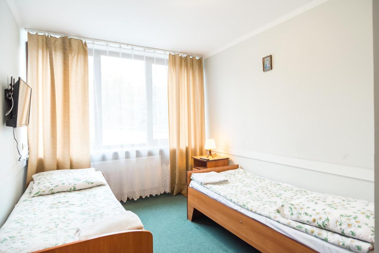Twin Room,1589330959:JPEG